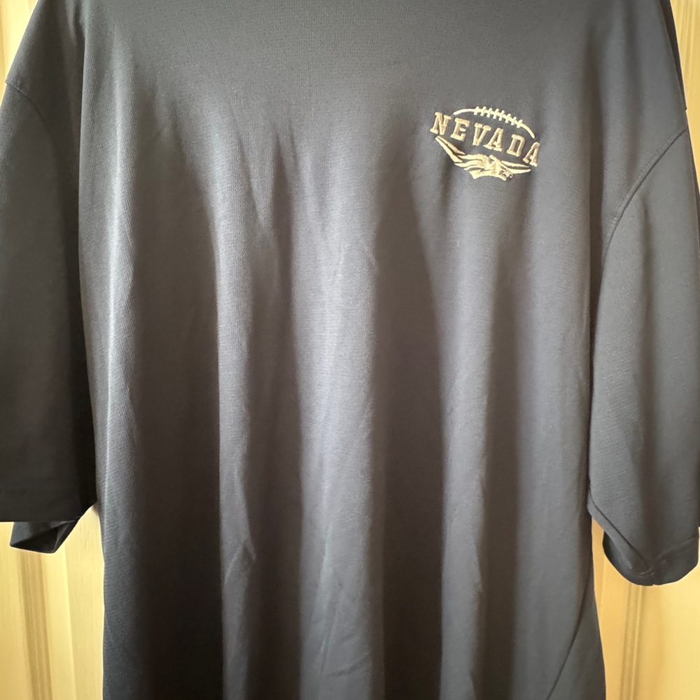 T SHIRT COLLEGE University of Nevada Wolf Pack Nike Short Sleeve Tee 2XL XXL
